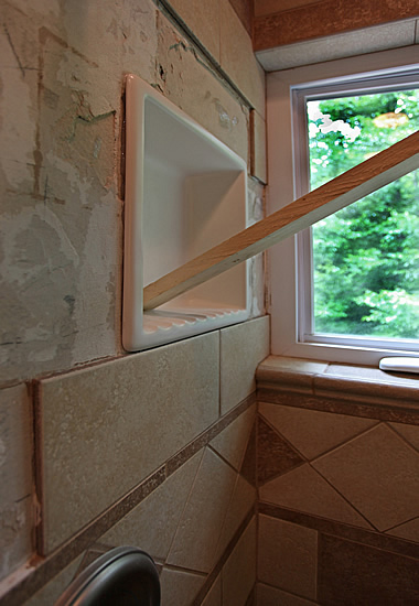 Flush installation of shampoo soap niche2